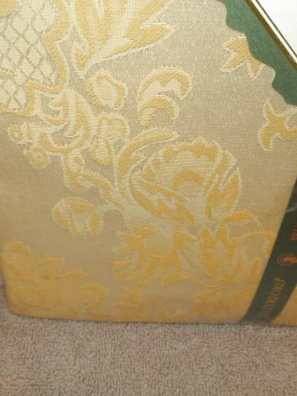 Waterford Wiltshire Platinum Gold Tablecloth Jacquard Paisley Oblong 70 x 84 NEW